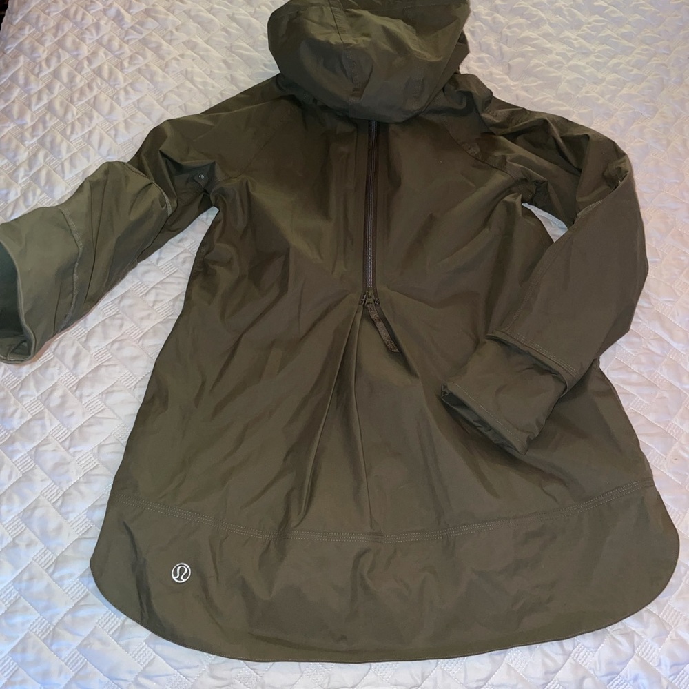 Lululemon hunter green rain jacket